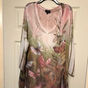 Cal Style Women’s  tunic top with white tank.